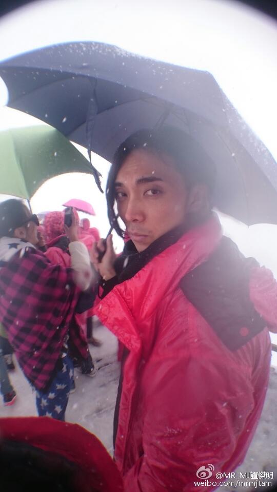 梁姓演員，從無(wú)名到舞臺(tái)之星，自信與成就感的蛻變之旅