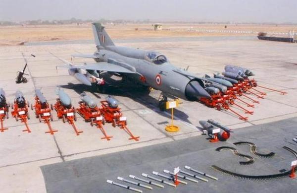 中國空軍新銳力量，最新殲七G型號揭秘