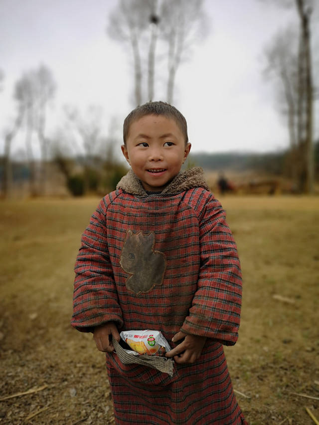 貧困兒童現(xiàn)狀背景與時代地位深度解析