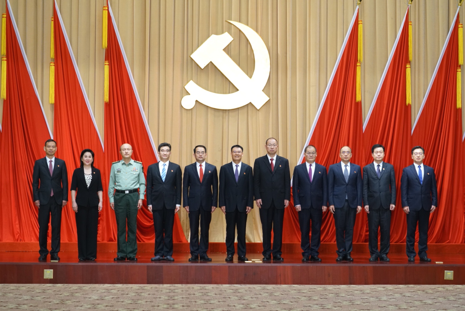 信陽市委常委名單最新揭曉，小巷中的獨特風(fēng)味等你來探索之旅